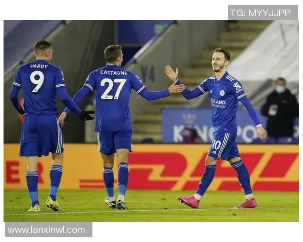 水晶宫与莱斯特城激战正酣双方争夺胜利的精彩瞬间回顾